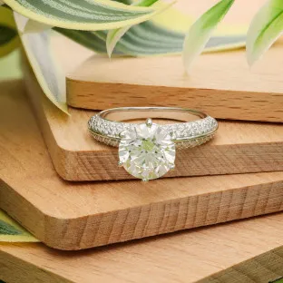 Round Diamond Engagement Ring